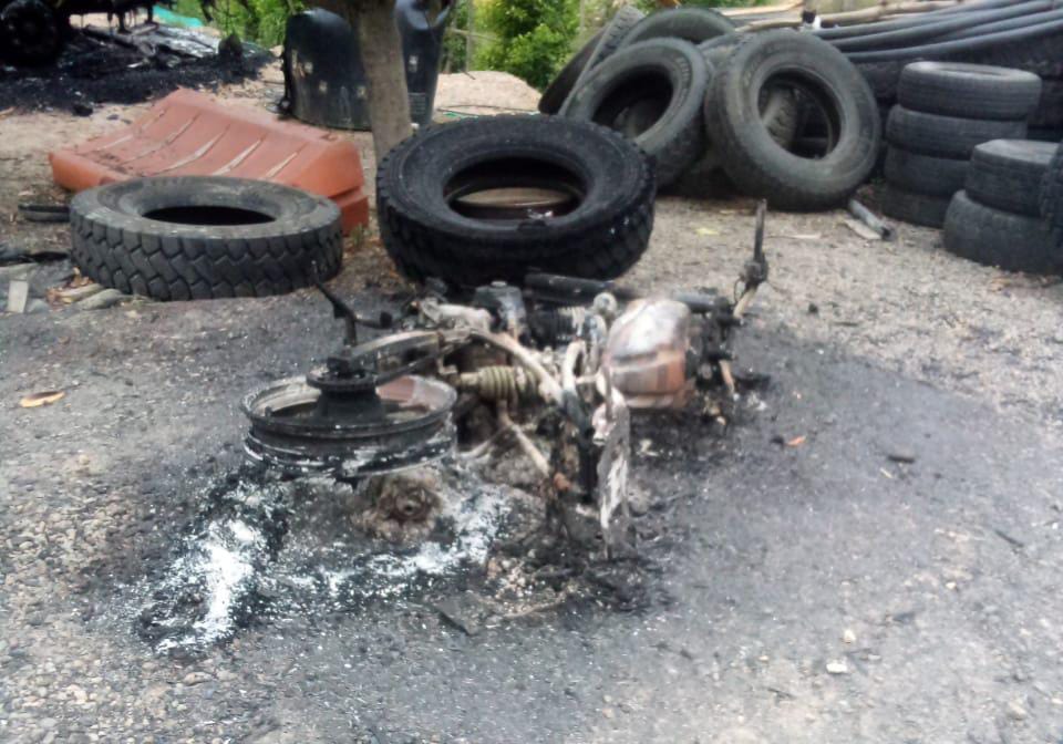 Hombres armados le prendieron fuego a maquinas usadas para pavimentar la vía Riohacha – Cuestecita