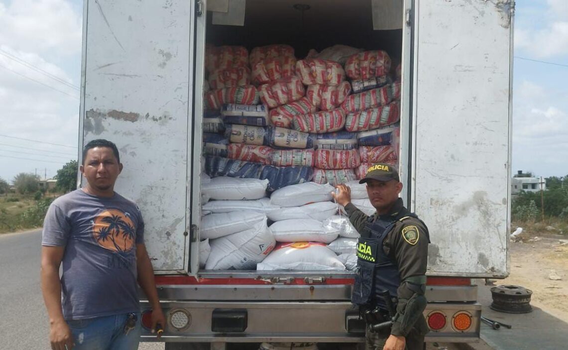 En Riohacha, recuperan un camión lleno de mercancía robado en Santa Marta