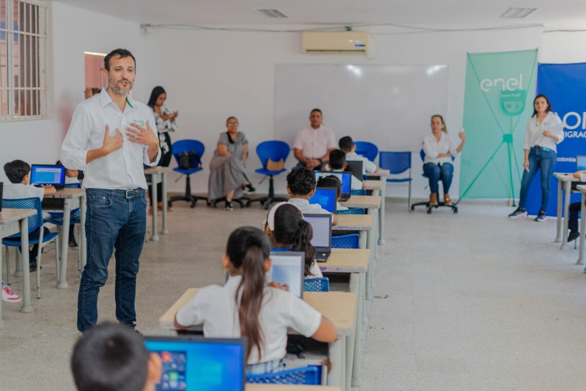 ENEL y OIM donaron computadores a la institución etnoducativa Julia Sierra de Uribia