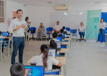 ENEL y OIM donaron computadores a la institución etnoducativa Julia Sierra de Uribia