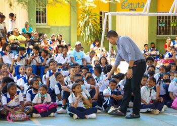 Distrito atiende problemática de aseo en la institución educativa Isabel María Cuesta