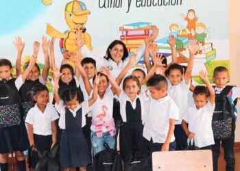 Gestora social entregó más de 300 kits escolares en La Jagua del Pilar, Palomino y Maicao