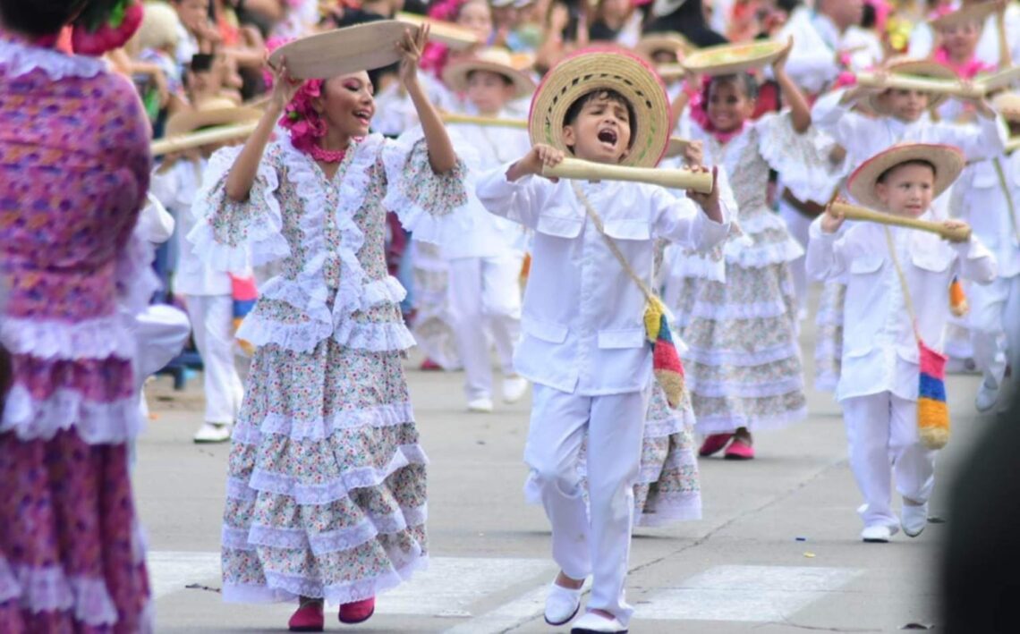 Con el Desfile de Piloneras Infantil y Juvenil, se ratificó la bella tradición vallenata