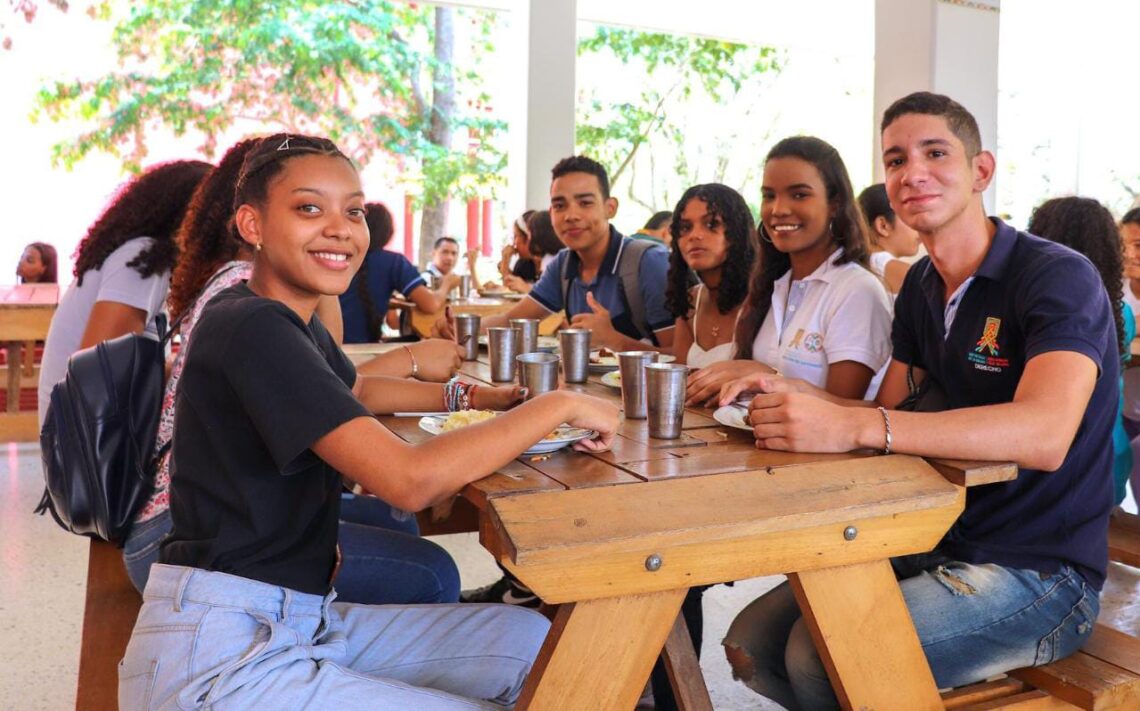 Uniguajira ofrece programa de subsidio alimentario a estudiantes de escasos recursos