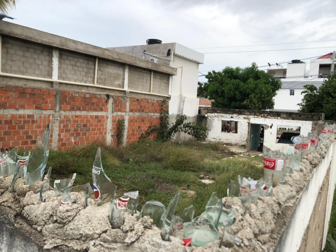 Inmueble desocupado se ha convertido en baño público y guarida para delincuentes en Riohacha