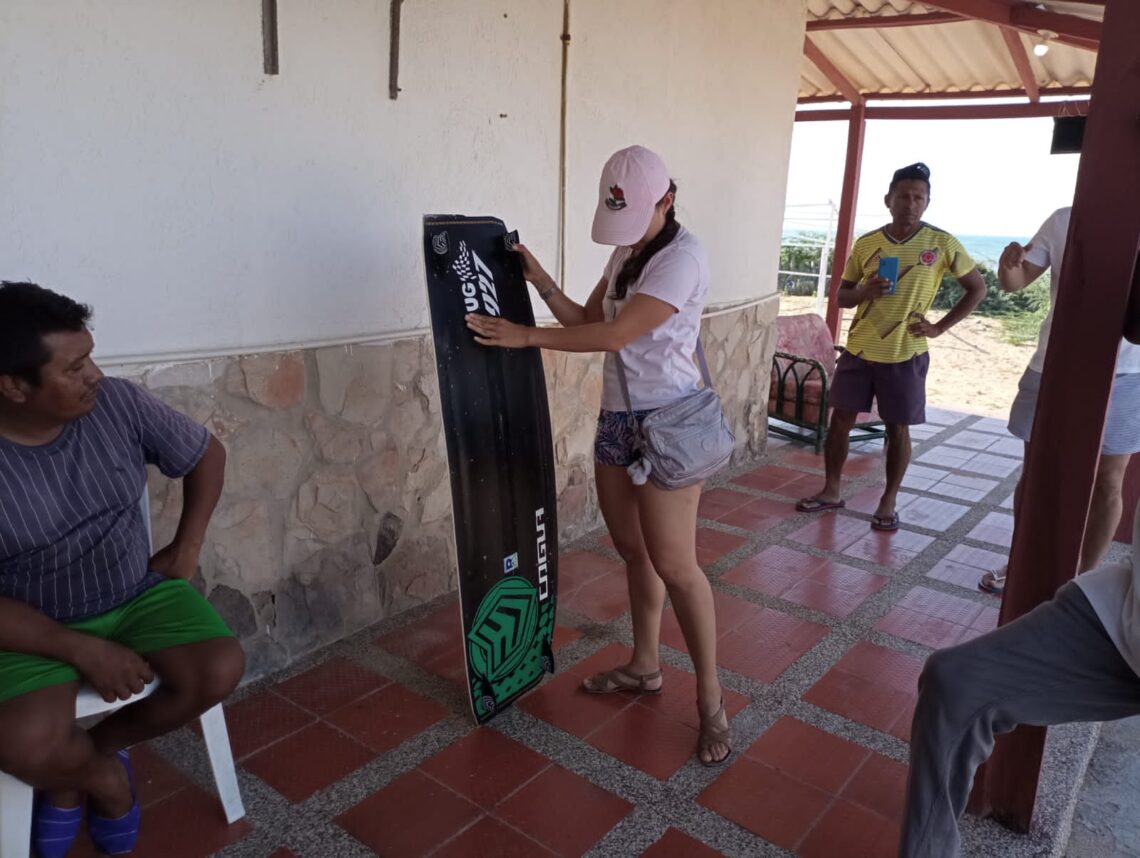Pescadores encuentran la tabla del deportista desaparecido en aguas del Cabo de la Vela