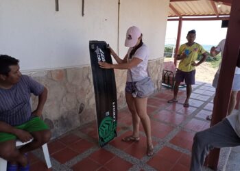 Pescadores encuentran la tabla del deportista desaparecido en aguas del Cabo de la Vela
