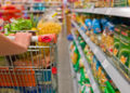 Supermercados inician guerra de precios en productos de la canasta familiar