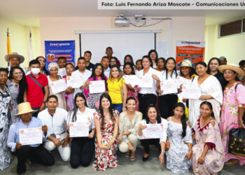 Diez microempresarios wayuu recibieron créditos para sus negocios