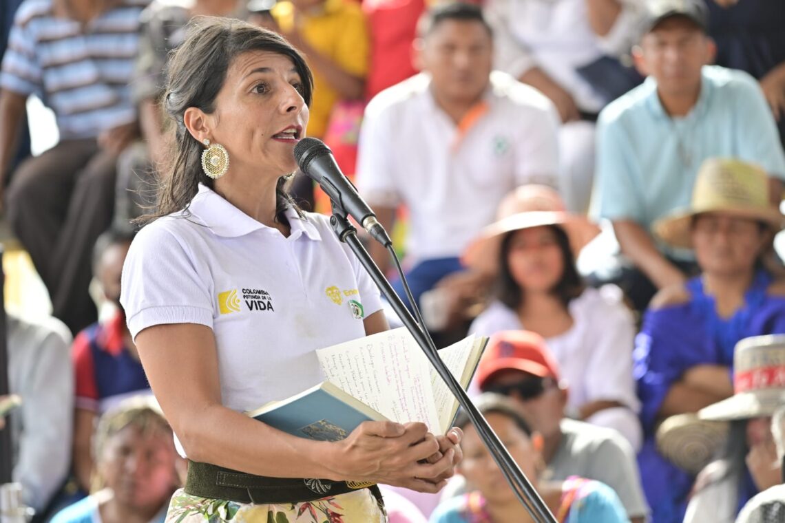 Comunidades de Nazareth recibirán 1.618 paneles solares y 930 baterías, en el marco de la transición energética