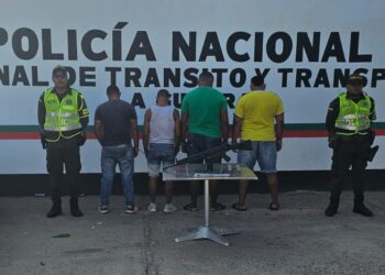 Sorprenden a cuatro sujetos con un fusil AR-22 en Mingueo, Dibulla