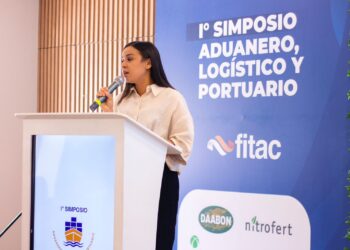 Gobernadora Diala Wilches resaltó las potencialidades de La Guajira en simposio aduanero y logístico