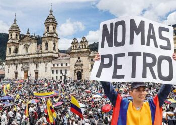 Así fueron las masivas marchas contra el Gobierno de Gustavo Petro