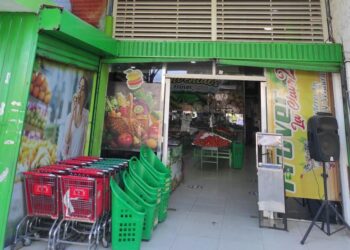 En Riohacha, delincuentes atracaron a mano armada el Fruver La Clave de 4 vías