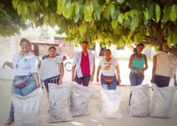 Corpoguajira donó más de 1.200 sacos de carbón vegetal a familias de Fonseca y Urumita