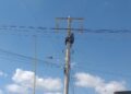 Operador recibió descarga eléctrica cuando manipulaba un poste en Maicao