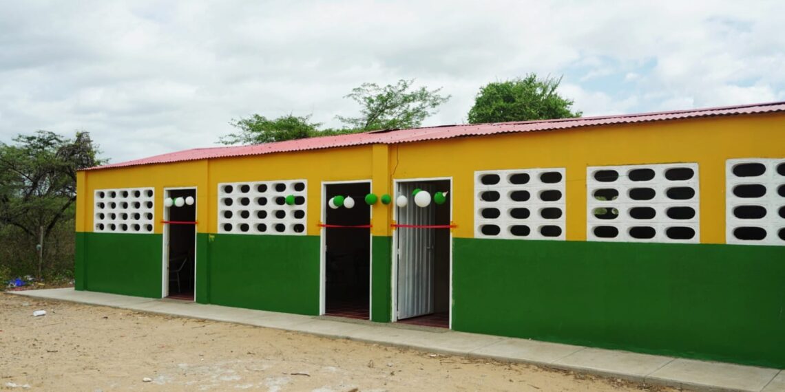 Alcalde de Maicao entregó aulas remodeladas en institución de la zona rural