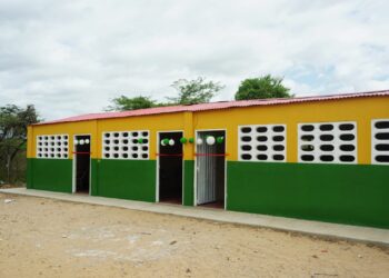 Alcalde de Maicao entregó aulas remodeladas en institución de la zona rural