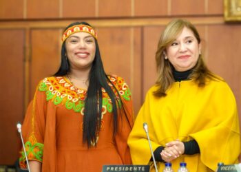 Martha Peralta Epieyú fue elegida la presidenta de la Comisión Séptima del Senado