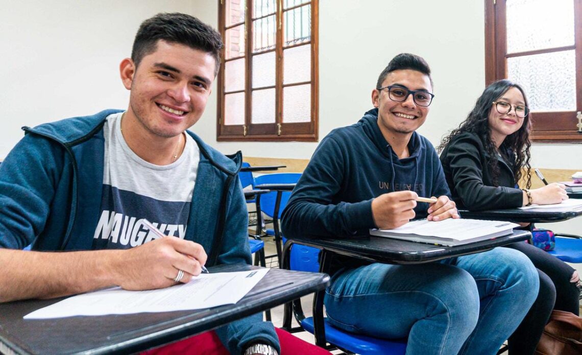 ¡Es oficial! – La educación superior en las universidades públicas será gratis.