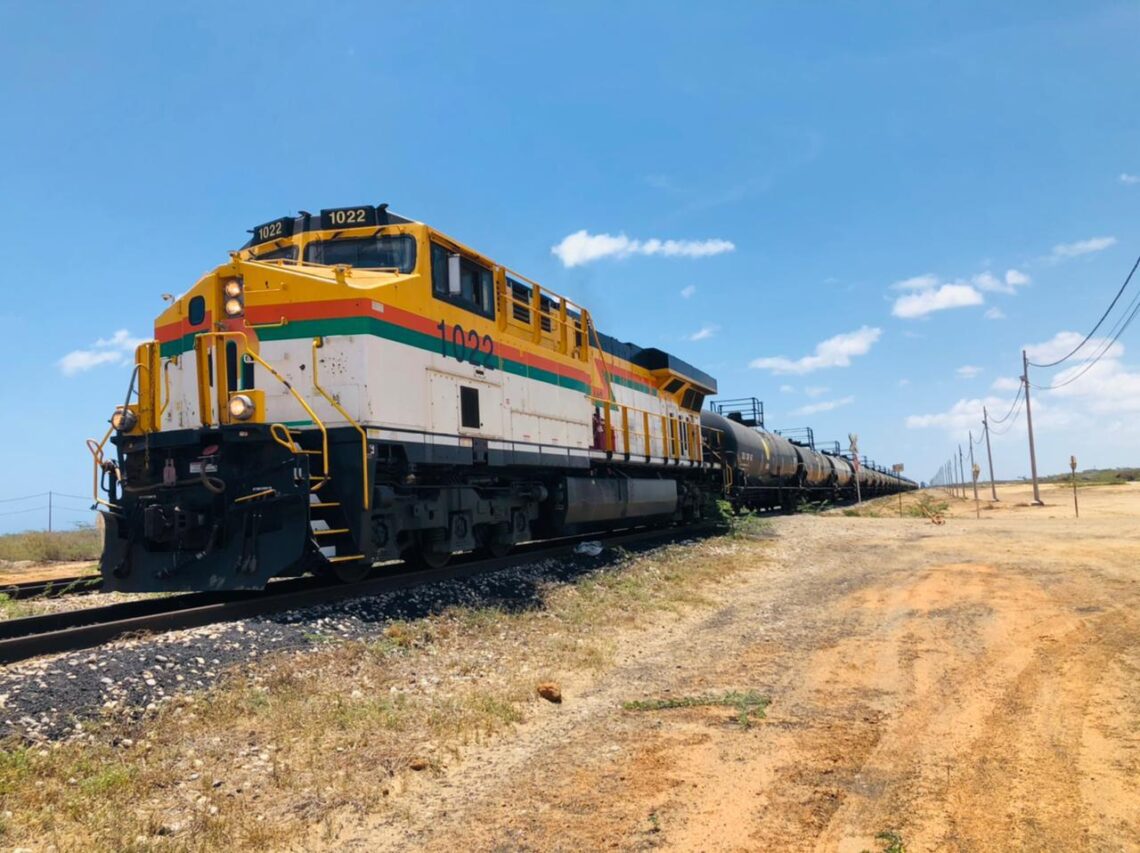El tren del agua de Cerrejón lleva casi dos semanas sin circular por bloqueos en la línea férrea