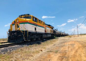 El tren del agua de Cerrejón lleva casi dos semanas sin circular por bloqueos en la línea férrea