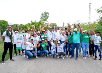 José Durán sigue conquistando a los riohacheros: recorrió la zona urbana y rural del distrito