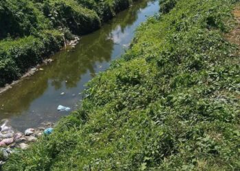 Iniciaron las obras de mantenimiento en el canal  de la calle 22, en Maicao