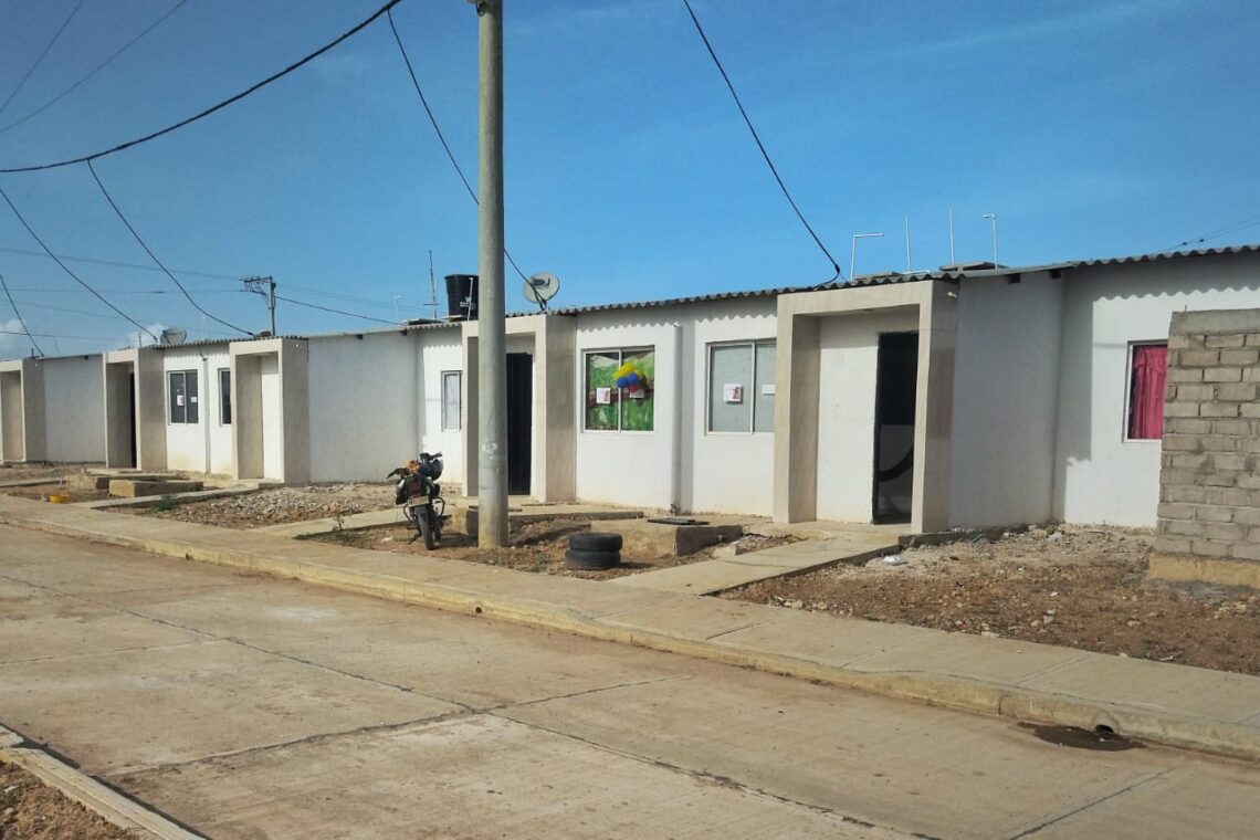 Entregan viviendas a familias afectadas por la ola invernal en Maicao