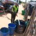 Policía Guajira y Aqualia llevan agua potable a los barrios periféricos de Riohacha