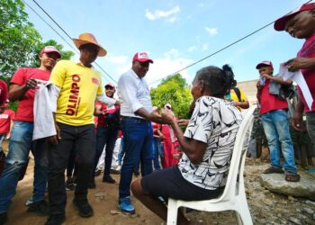 Beto Ibarra Campo llega, gusta y convencen en las comunas de Riohacha
