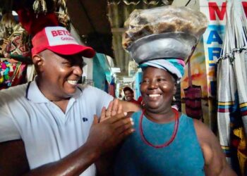 Los comerciantes y transportistas del Mercado Nuevo creen en Un Gobierno de Oportunidades con Beto Ibarra