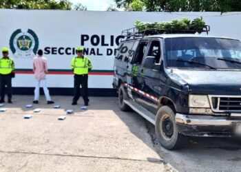 Sorprenden a sujeto transportando 10 kilos de cocaína en vías de La Guajira