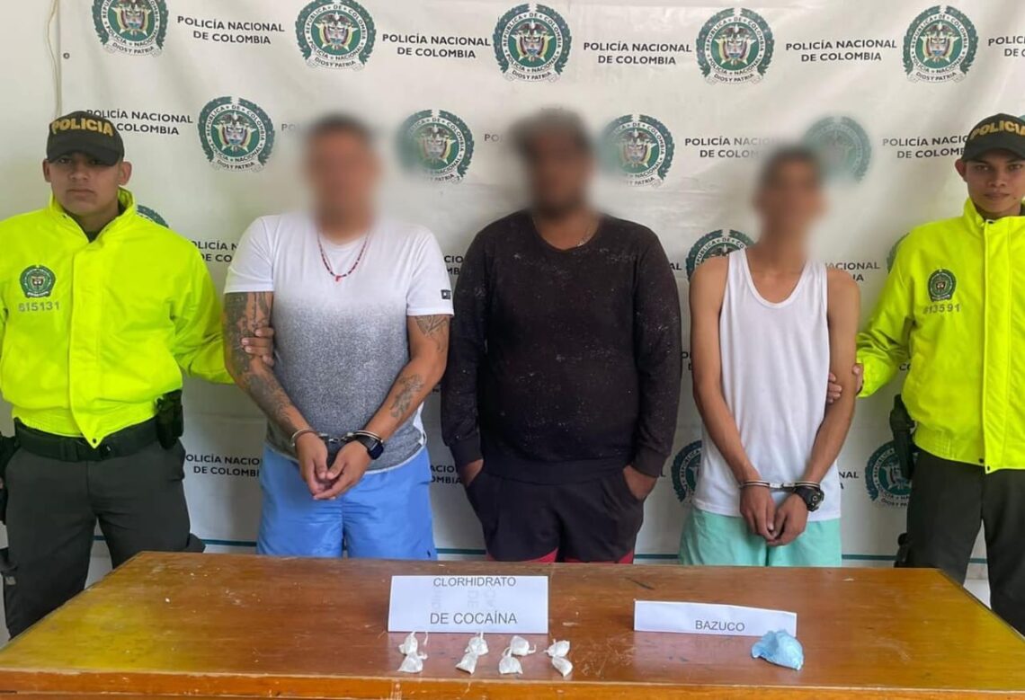 Caen tres sujetos en Distracción por traficar estupefacientes