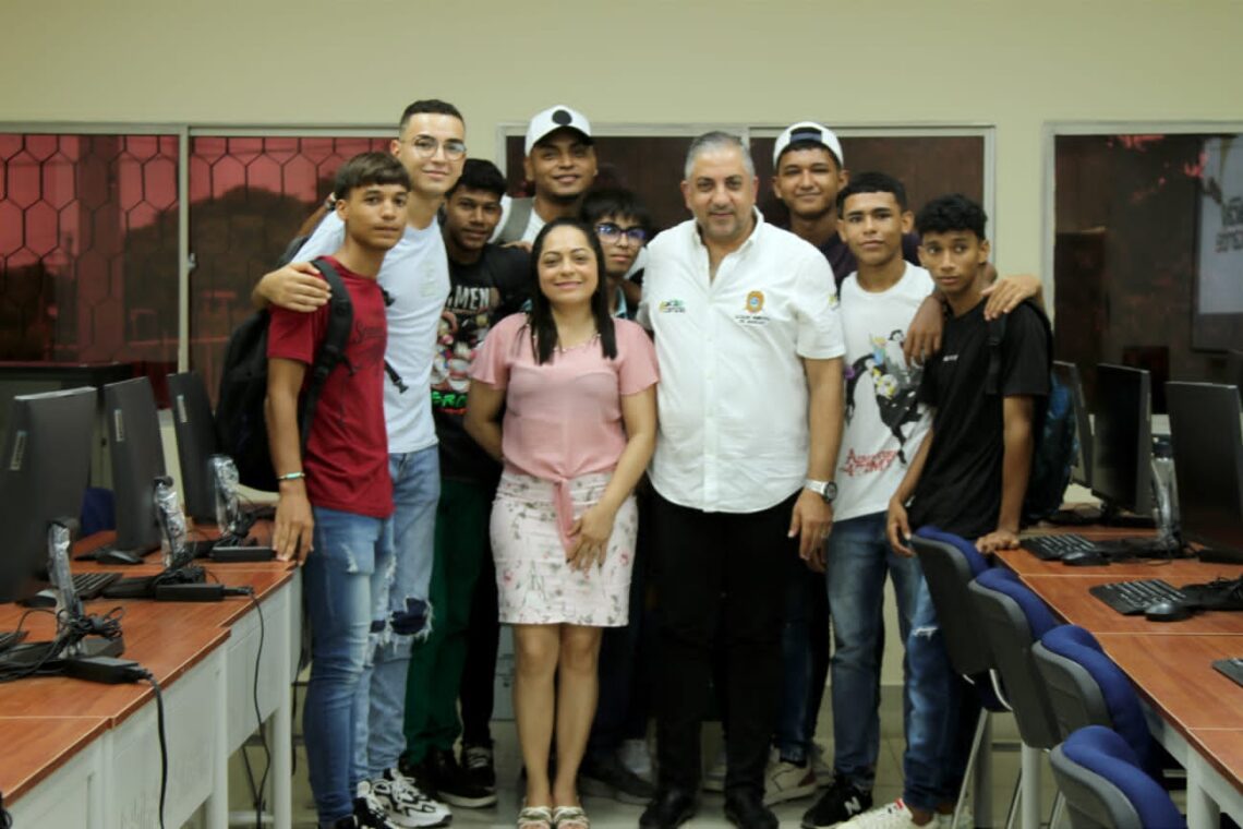 Gobierno de Maicao entregó aula interactiva a la Universidad de La Guajira, sede Maicao