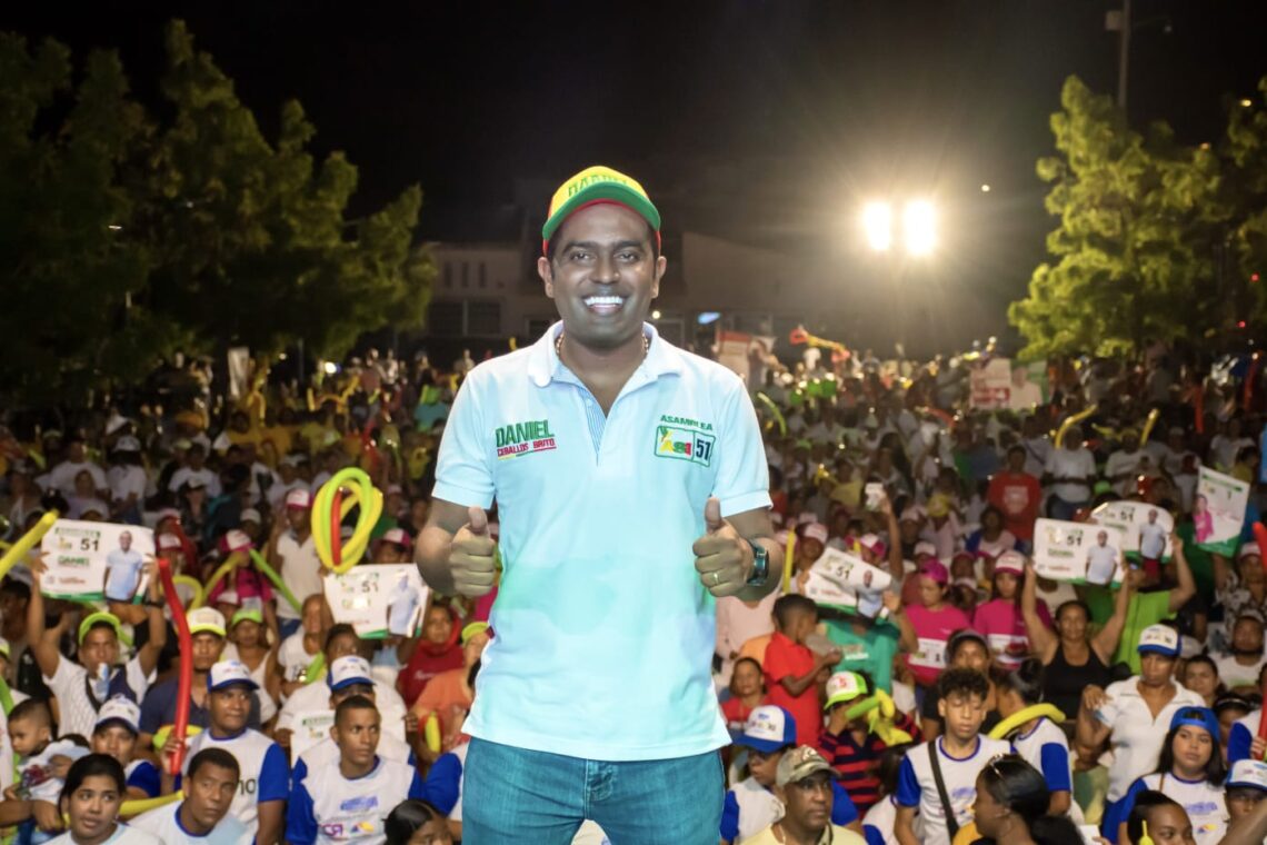 Daniel Ceballos la sacó del estadio: ¡apoteósica concentración política!