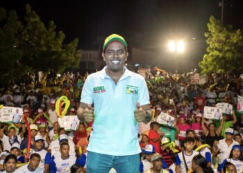 Daniel Ceballos la sacó del estadio: ¡apoteósica concentración política!