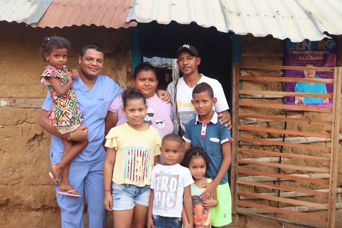 Por primera vez un candidato a la Alcaldía de Riohacha pernocta con una familia de la comuna 10