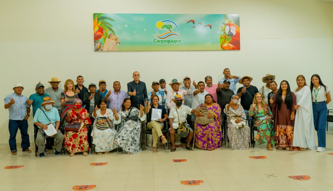 Corpoguajira firma acuerdos con la comunidad para proteger pastos marinos en Sawairu, Uribia