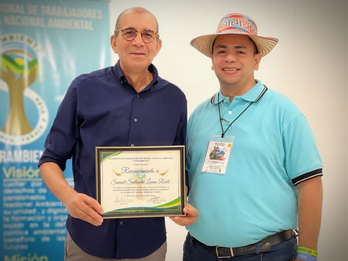 Sindicato de trabajadores del Sistema Nacional Ambiental entregó reconocimiento a Director de Corpoguajira