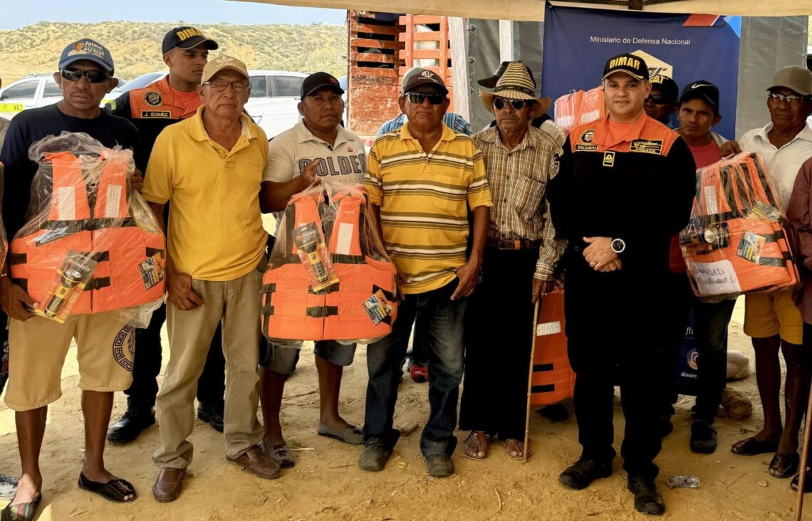 Culminan charlas sobre seguridad en la navegación a pescadores wayuu