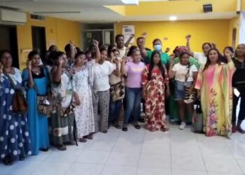 Profesores de La Guajira se tomaron la Secretaría de Educación exigiendo la entrega de su dotación