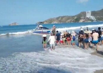 Lancha se volcó con turistas a bordo en El Rodadero de Santa Marta: no hubo heridos