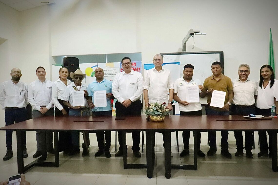 Corpoguajira y Cerrejón firman acuerdos de conservación con  asociaciones comunitarias para proteger el ecosistema