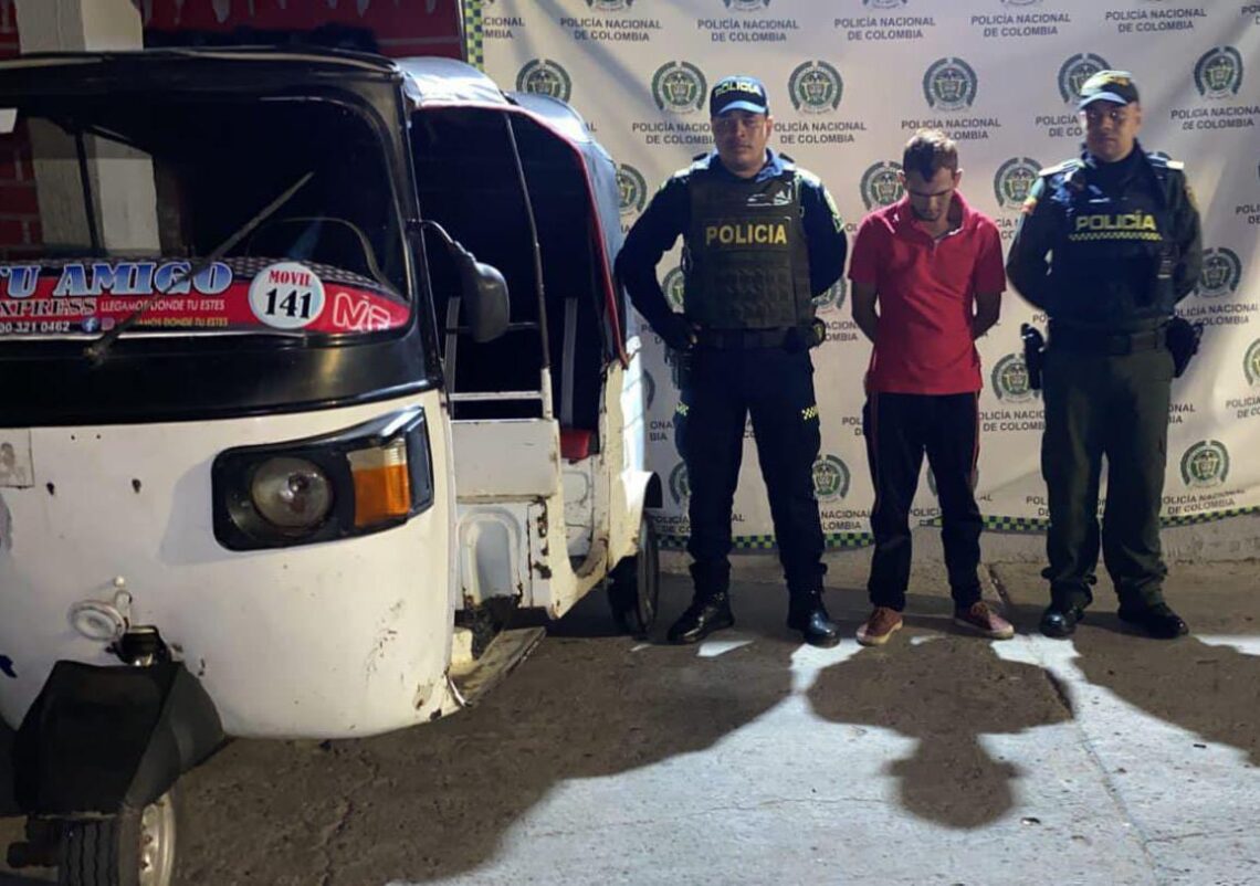 En Maicao, las autoridades recuperaron tres vehículos y capturaron a dos personas