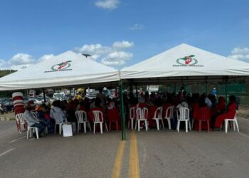 Comunidades wayuu exigen consulta previa bloqueando la operación de Cerrejón