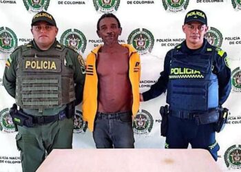 Sorprenden a un sujeto realizando conexiones ilegales de energía en Riohacha