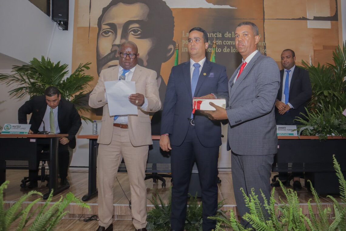 Gobernador Jairo Aguilar tomó posesión oficial ante la Asamblea de La Guajira