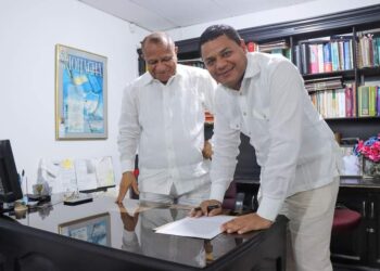 Genaro Redondo Choles se posesionó oficialmente como alcalde de Riohacha