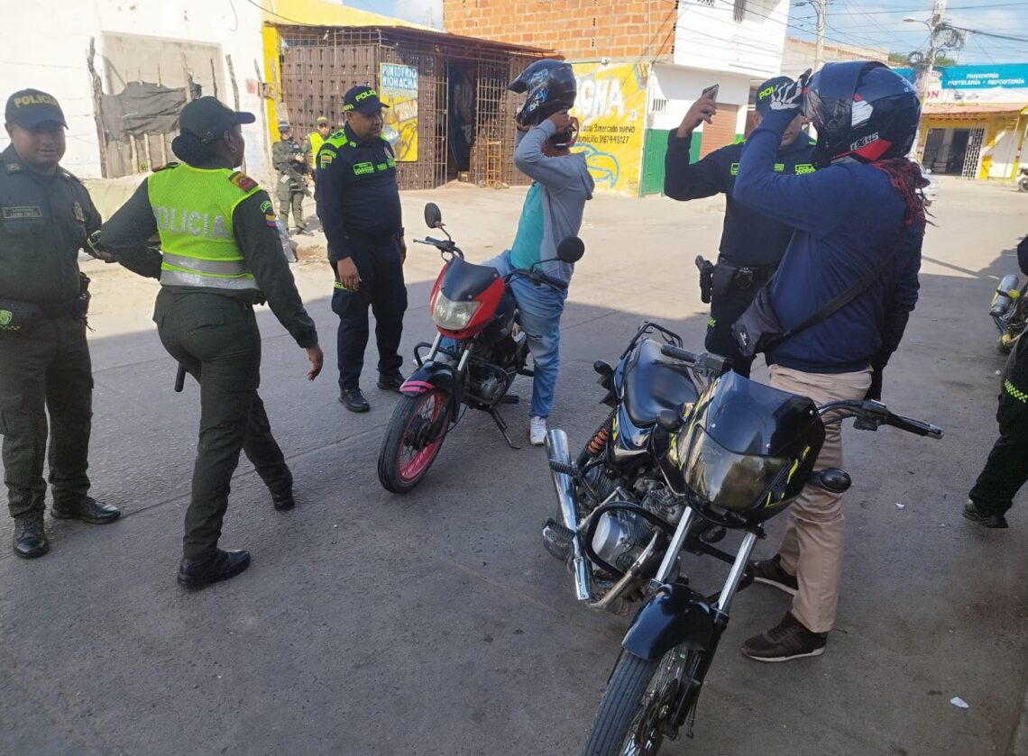 Con planes operativos, autoridades intervienen el mercado público de Riohacha